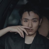 色影金亮