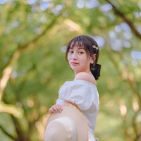 莫默_