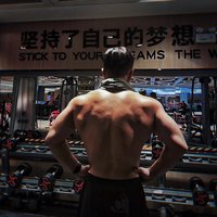 集市里的养猫人923