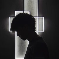 按快门的弟弟