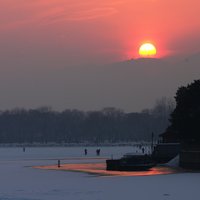 亦万年