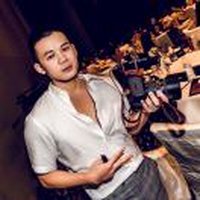 明哲爱拍照