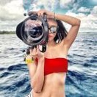 海里摁快門的gina