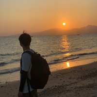 按快门那男的
