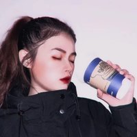 这个女生有点小冷酷